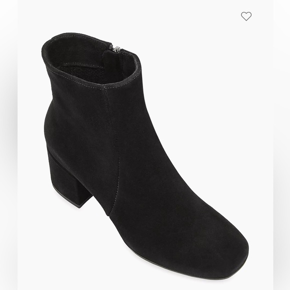 La Canadienne Women
Black Suede Waterproof JOANIE
SUEDE BOOTIE
$525.00
Black 10 - Picture 2 of 16